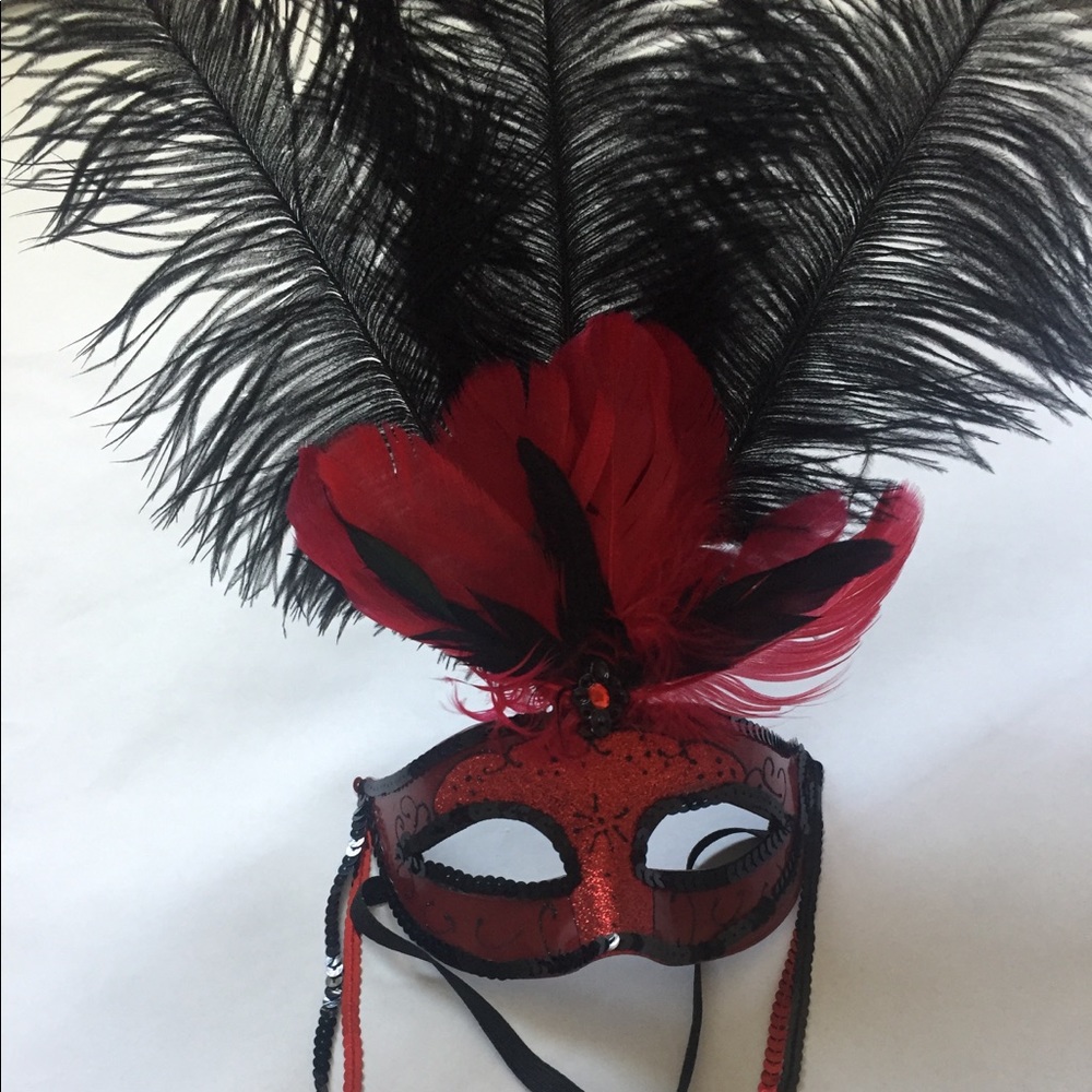 Mardi Gras Mask 🖤